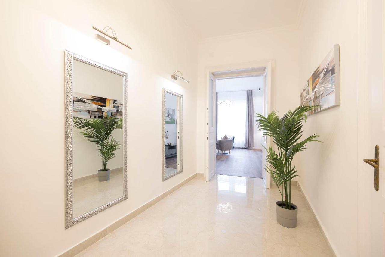 Luxurious Central Grand Home W/ 3Bedrm 2Bathrm Budapest Luaran gambar